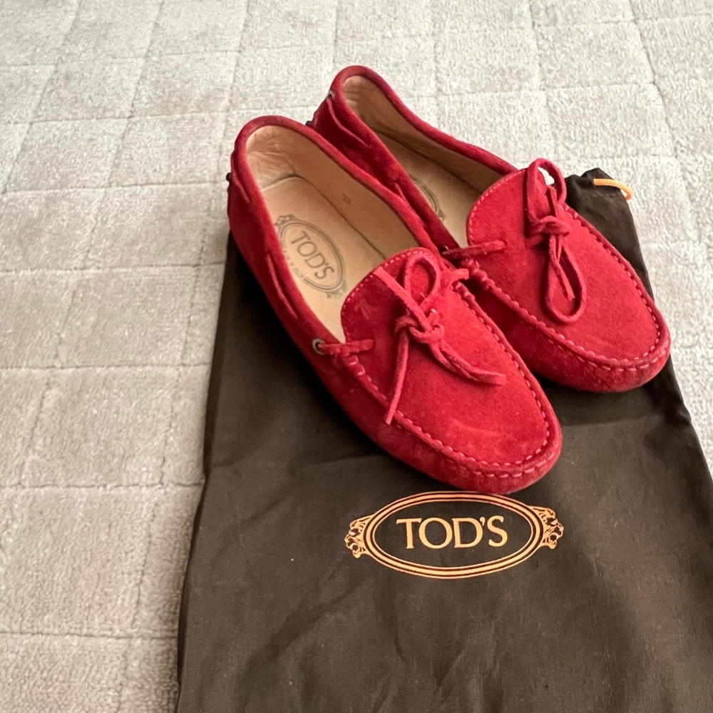 Tod’s Gommino Driving Shoes in Red Suede. Size 37.